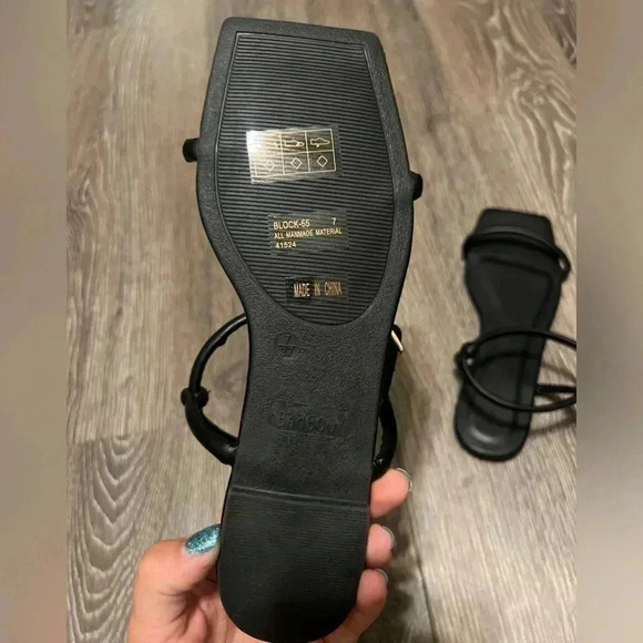 Bamboo Women’s Black Strappy Sandals. NWOT. Size 7 - Picture 3 of 4